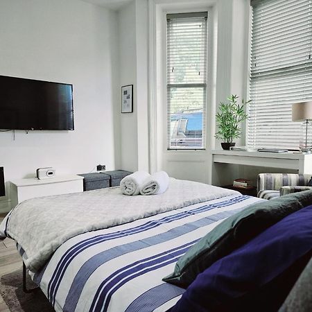 Stylish Apartment In Victorian Conversion Free Parking & Private Patio Close To Beach Town Centre & Bic Борнмут Екстер'єр фото