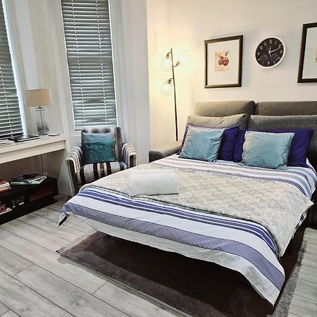 Stylish Apartment In Victorian Conversion Free Parking & Private Patio Close To Beach Town Centre & Bic Борнмут Екстер'єр фото