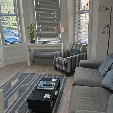 Stylish Apartment In Victorian Conversion Free Parking & Private Patio Close To Beach Town Centre & Bic Борнмут Екстер'єр фото