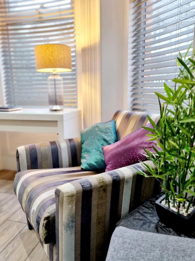 Stylish Apartment In Victorian Conversion Free Parking & Private Patio Close To Beach Town Centre & Bic Борнмут Екстер'єр фото