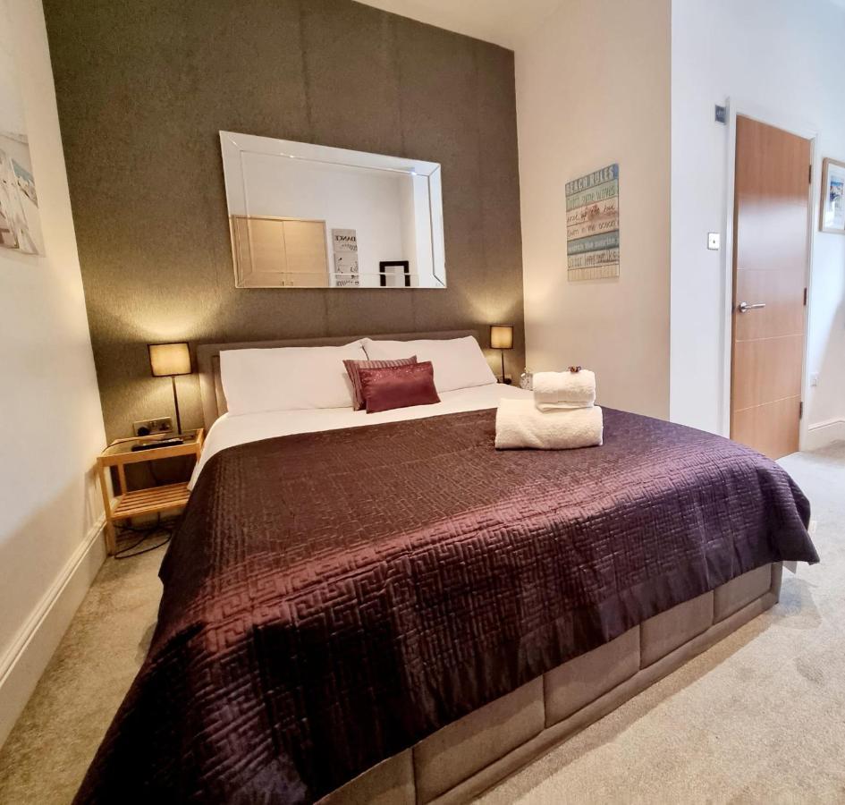Stylish Apartment In Victorian Conversion Free Parking & Private Patio Close To Beach Town Centre & Bic Борнмут Екстер'єр фото