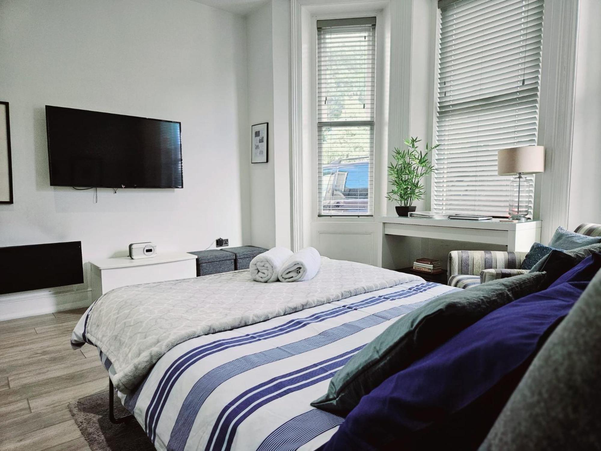 Stylish Apartment In Victorian Conversion Free Parking & Private Patio Close To Beach Town Centre & Bic Борнмут Екстер'єр фото