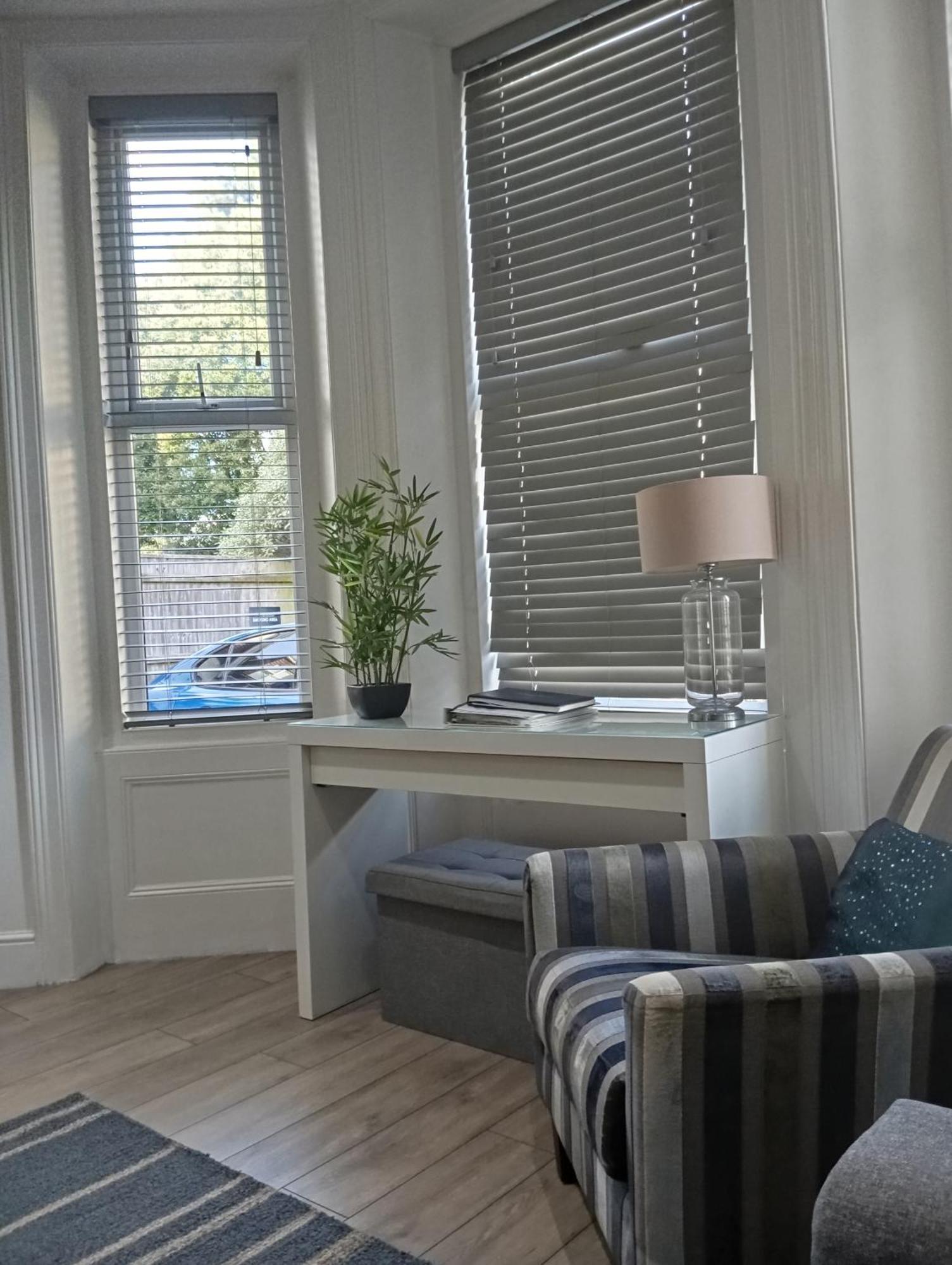 Stylish Apartment In Victorian Conversion Free Parking & Private Patio Close To Beach Town Centre & Bic Борнмут Екстер'єр фото