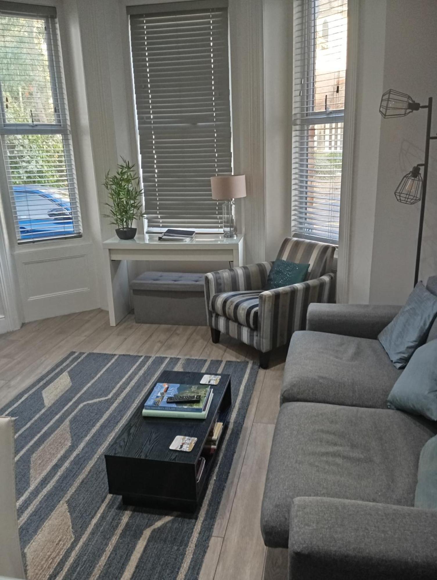 Stylish Apartment In Victorian Conversion Free Parking & Private Patio Close To Beach Town Centre & Bic Борнмут Екстер'єр фото