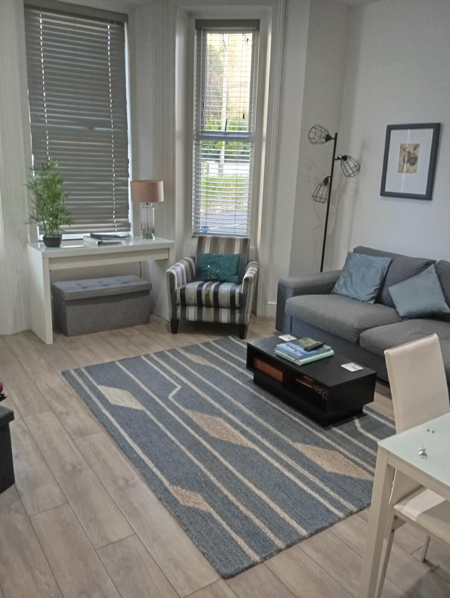 Stylish Apartment In Victorian Conversion Free Parking & Private Patio Close To Beach Town Centre & Bic Борнмут Екстер'єр фото