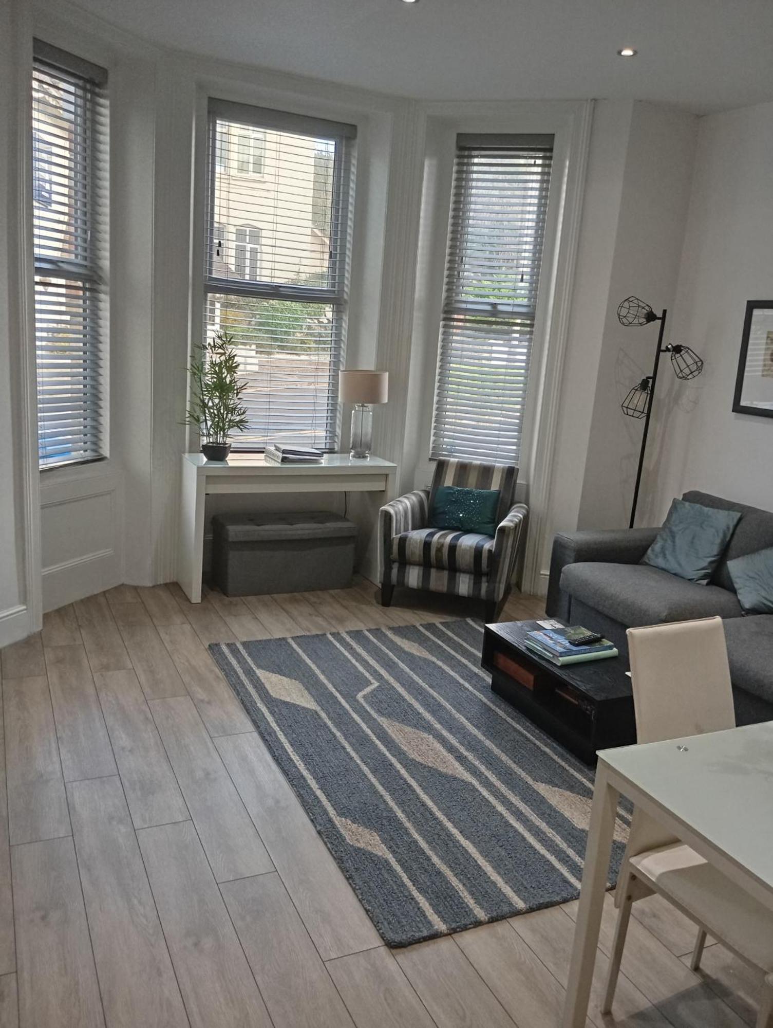 Stylish Apartment In Victorian Conversion Free Parking & Private Patio Close To Beach Town Centre & Bic Борнмут Екстер'єр фото
