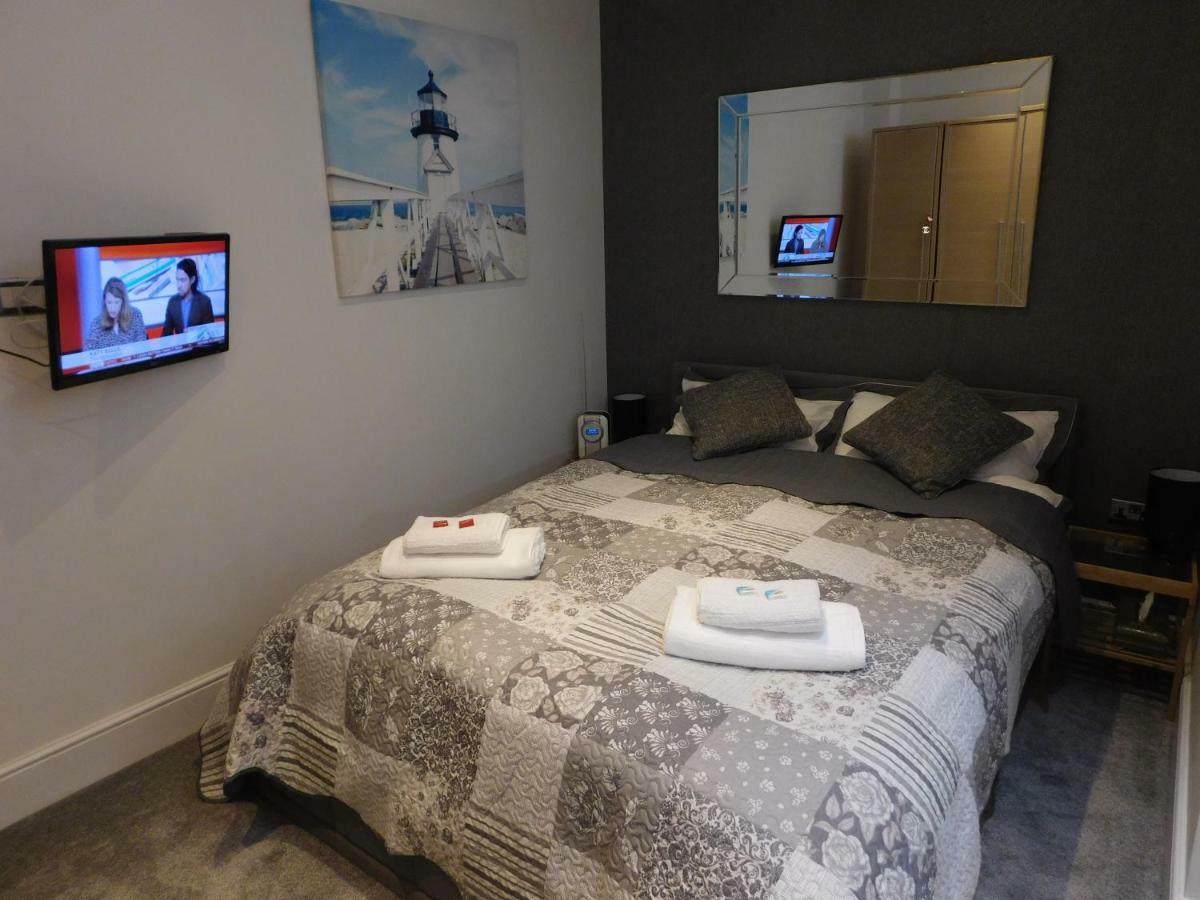 Stylish Apartment In Victorian Conversion Free Parking & Private Patio Close To Beach Town Centre & Bic Борнмут Екстер'єр фото